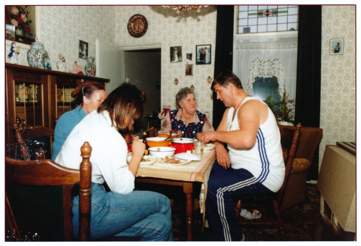 Anton bij moeder Mien thuis. Foto: familie Geesink