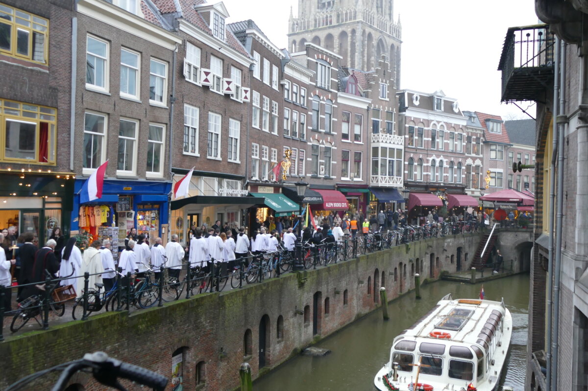 De processie op de Vismarkt. Foto: Aartsbisdom Utrecht