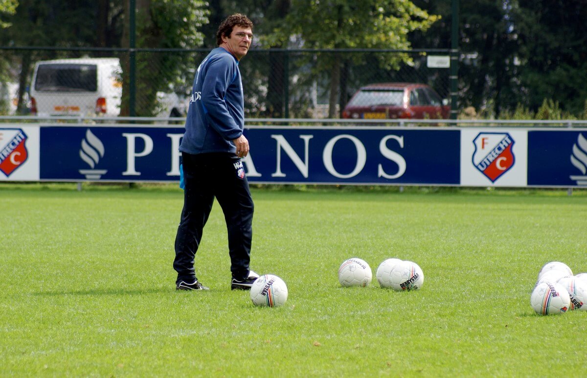 De Kromme actief als trainer van FC Utrecht in 2007. Foto: Ton van den Berg