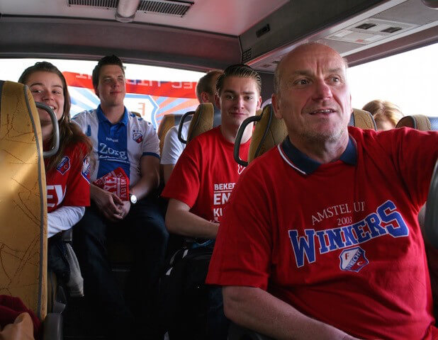 Op weg naar de Kuip zit de stemming er nog goed in. Foto: Karin Michies