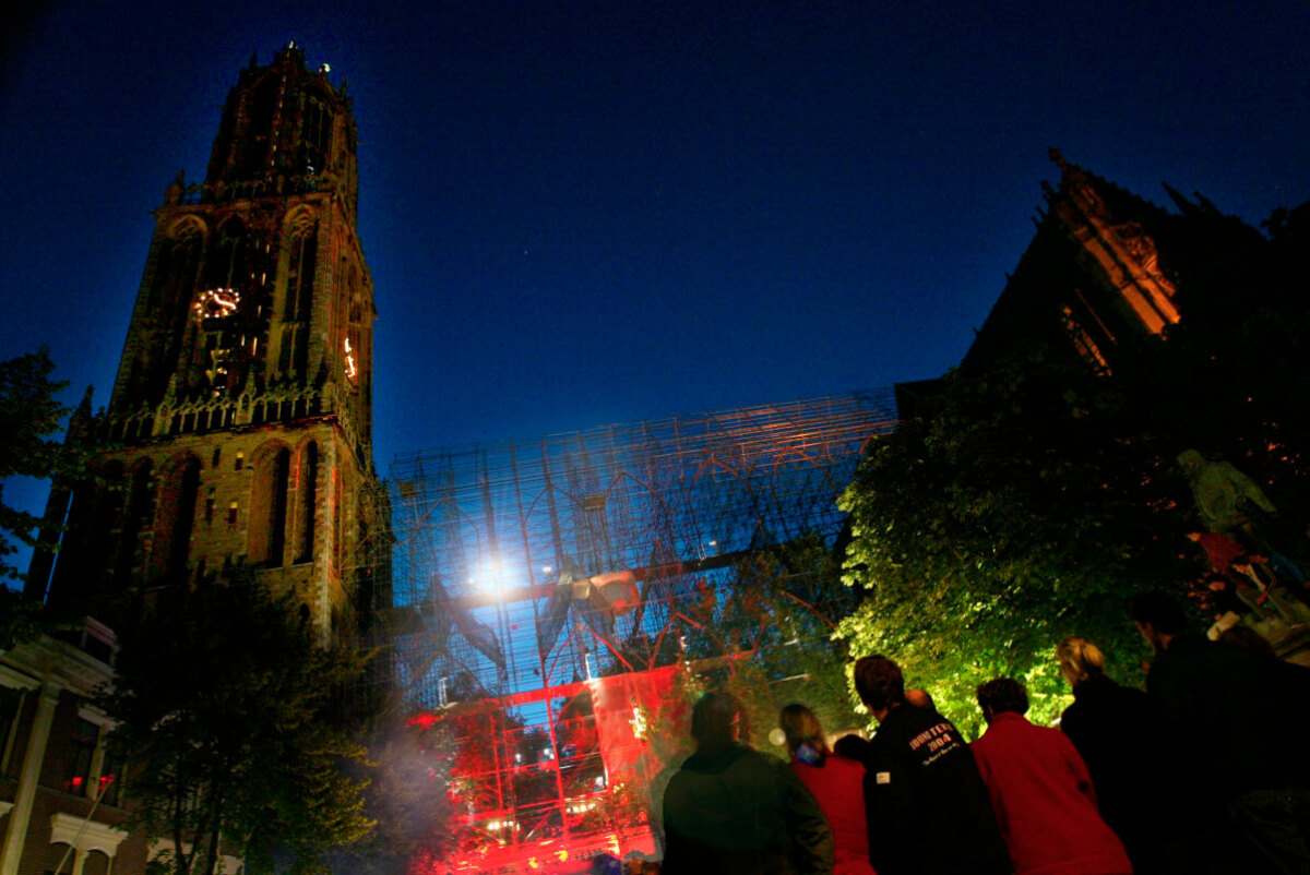 De steigerconstructie bij de opening op 26 juni 2004. Foto: Joke Hardeman