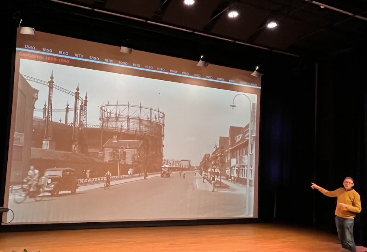 Poortman tijdens zijn lezing. Foto: website Oud-Utrecht