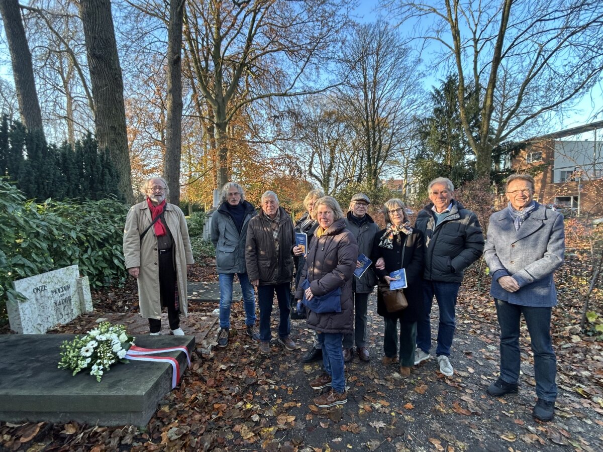 Van links naar rechts: Niels Bokhove, Geert van Veen, Henk Vos, Koosje Kuiper, Dineke (vrouw van Henk), Simon Been, Dineke Been, Theo Mostert en Harry de Keijzer. Foto: Jim Terlingen