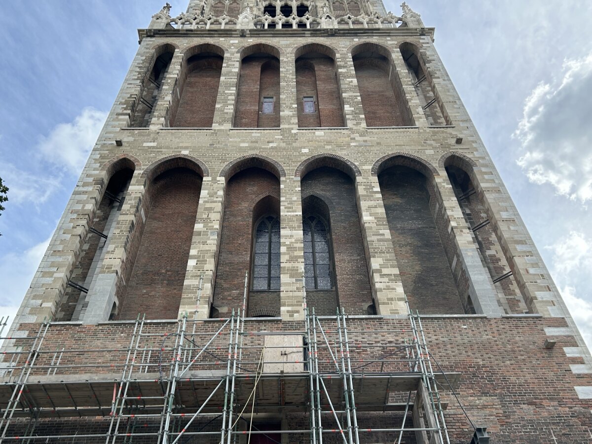 De toren ziet er 'schoongewassen' uit