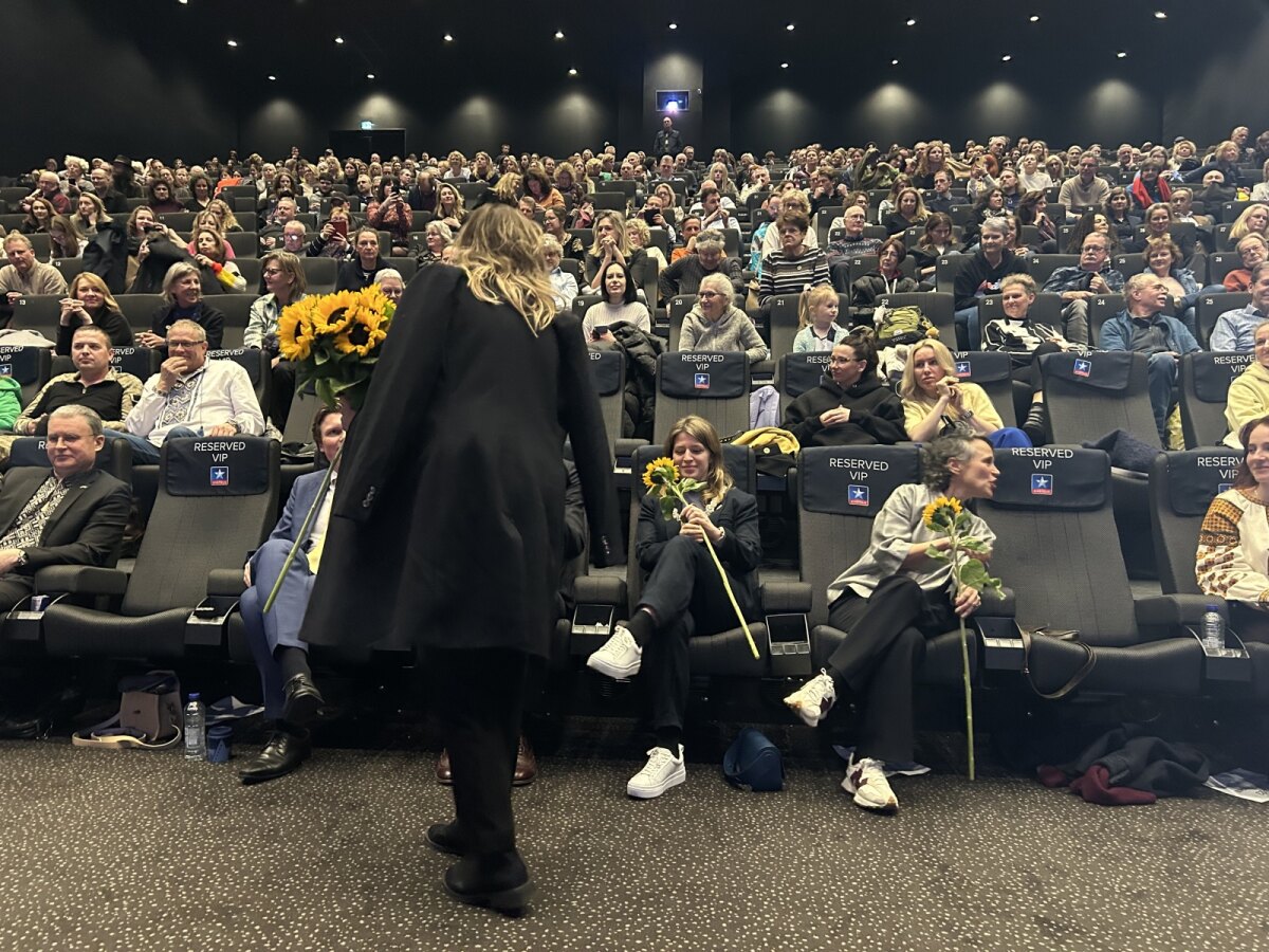 Wethouder Susanne Schilderman (D66), vooraan-midden, droeg de Utrechtse burgemeestersketting