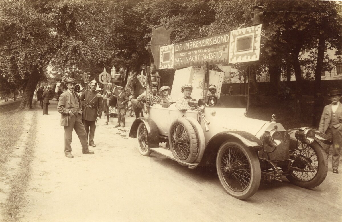 Het Dievensyndicaat.  Foto van de optocht (HUA)