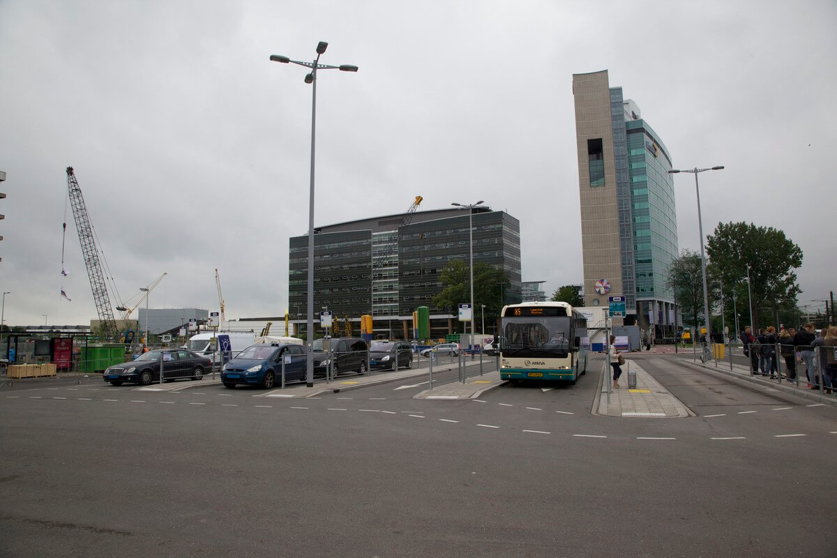 Perron G is donderdag nog in gebruik als taxistandplaats. Foto: Ton van den Berg