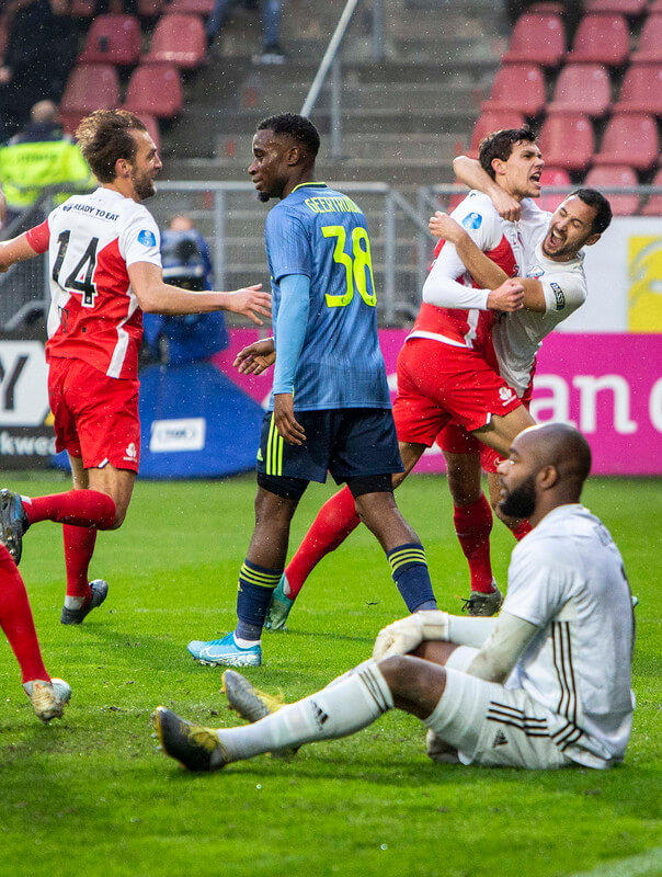 Vermeer verslagen; Hoogma heeft de 1-1 binnen gekopt.