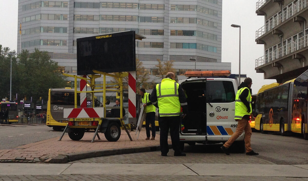 Rond half tien worden de laatste restanten van de staking opgeruimd. Foto: Zita Eijzenbach